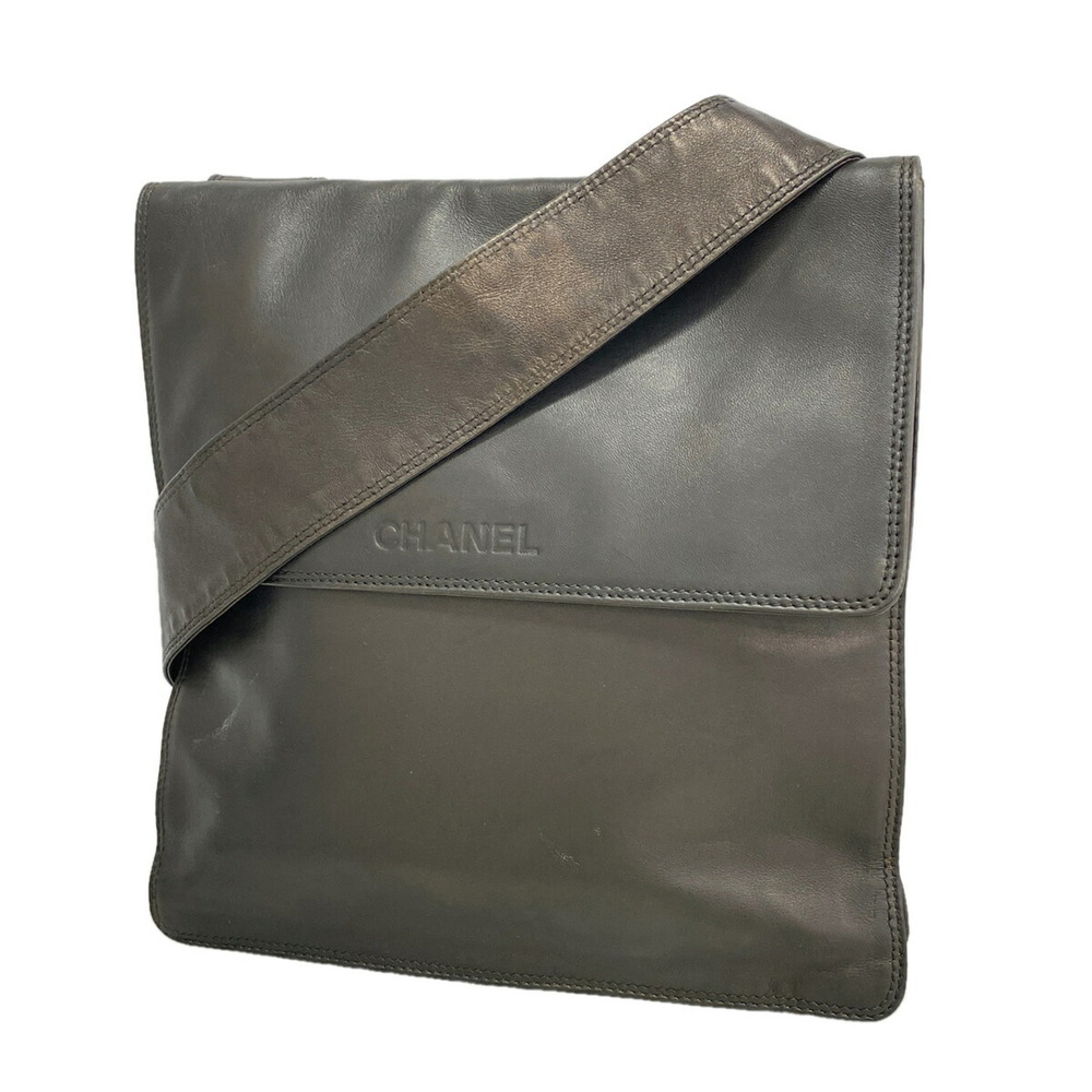 CHANEL Black Leather Shoulder Bag